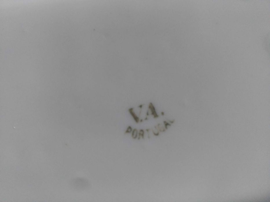 Vista Alegre - Molheira com base apresentadora marca de 1924 a 1947