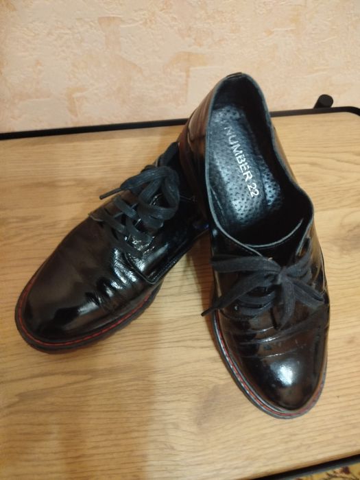 Туфли черные, лаковые,в хорошем состояние