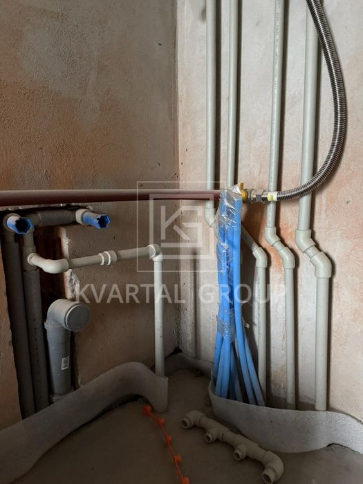 Продам 2 к.квартиру з початковим ремонтом 53 кв.м .  Бомбосховище +