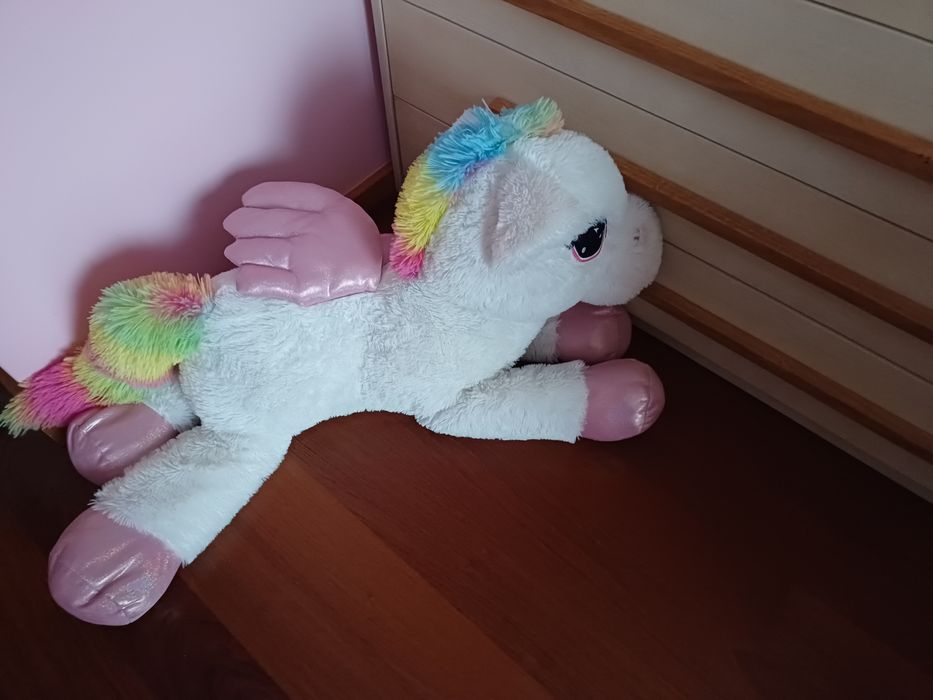 Unicórnio de peluche