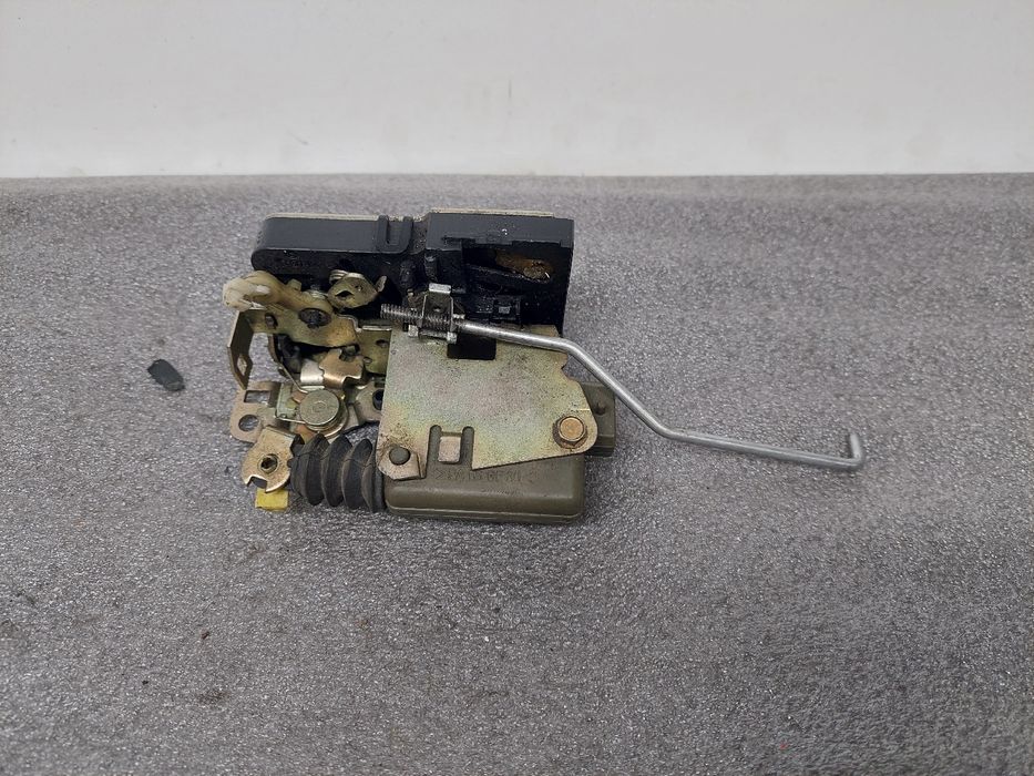 Fechadura / fecho porta frente esquerdo IVECO Daily III Furgão/Combi