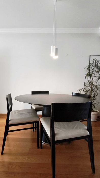 Conjunto Jantar | Mesa Redonda + 4 Cadeiras Pele | BoConcept Amari | PVP Original €2.645