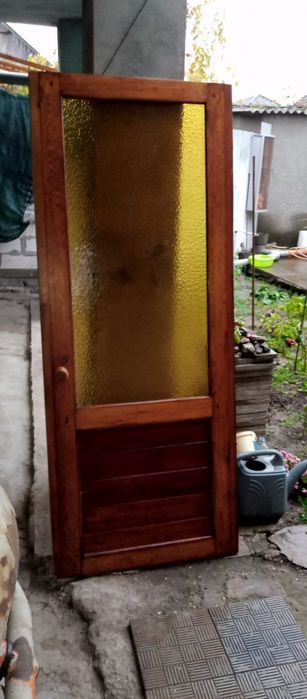 Двери деревянные межкомнатные