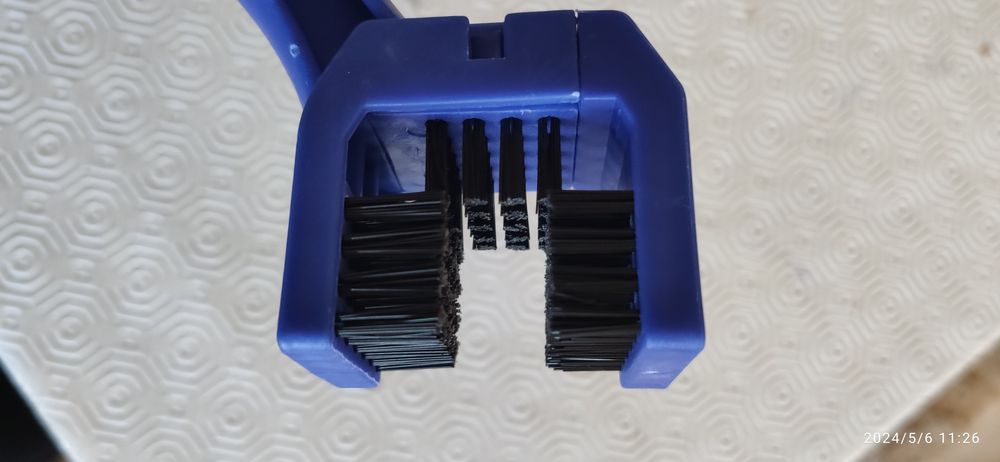 Escova limpa corrente mota