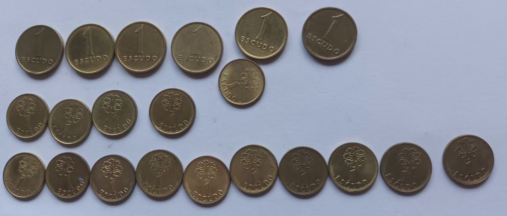 Moedas 1 escudo República portuguesa. Datas diferentes