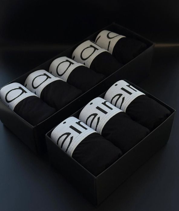 Zestaw 5 męskich bokserek w pudełku prezentowym.