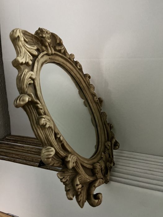 Espelho oval trabalhado