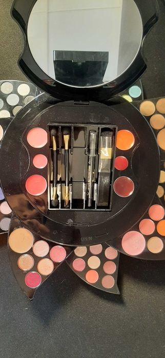 Paleta do makijażu Douglas Rising Star Palette