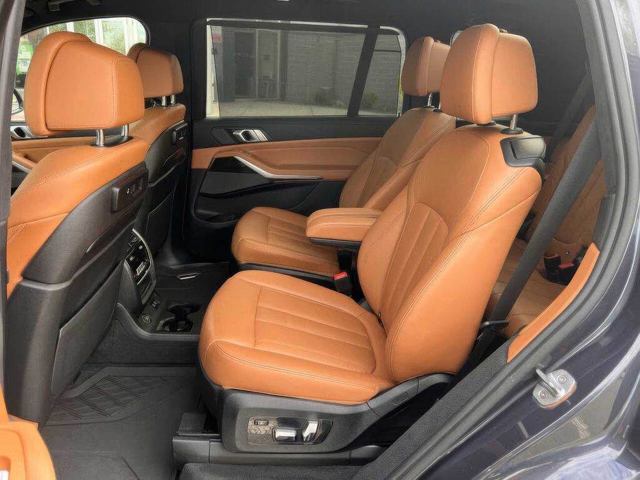 BMW X7      2020