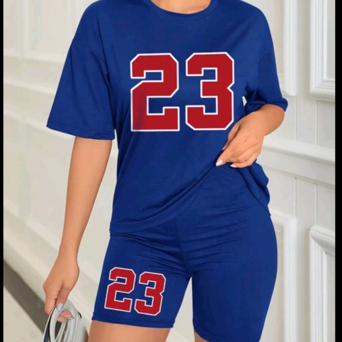 Костюмчик жіночий