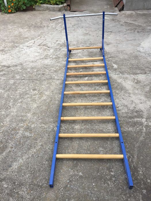 продам детский  ТРЕНАЖЕР  (шведскую стенку  в комплекте)