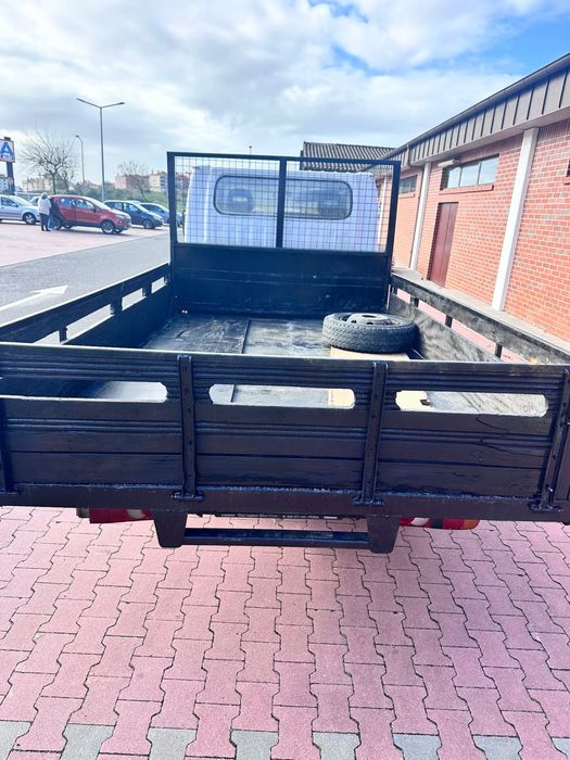 Nissan Cabstar Ligeiro 3.500 kg | 6 lugares | 181.000 km