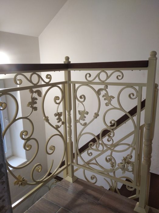 Сходи ступені дуб ясен бук перила нержавіка ковка стекло дерево