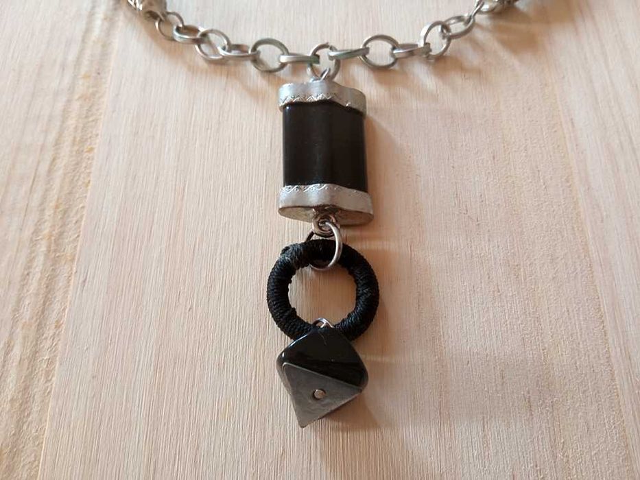 Colar Com Pendentes Pretos - 48 cm