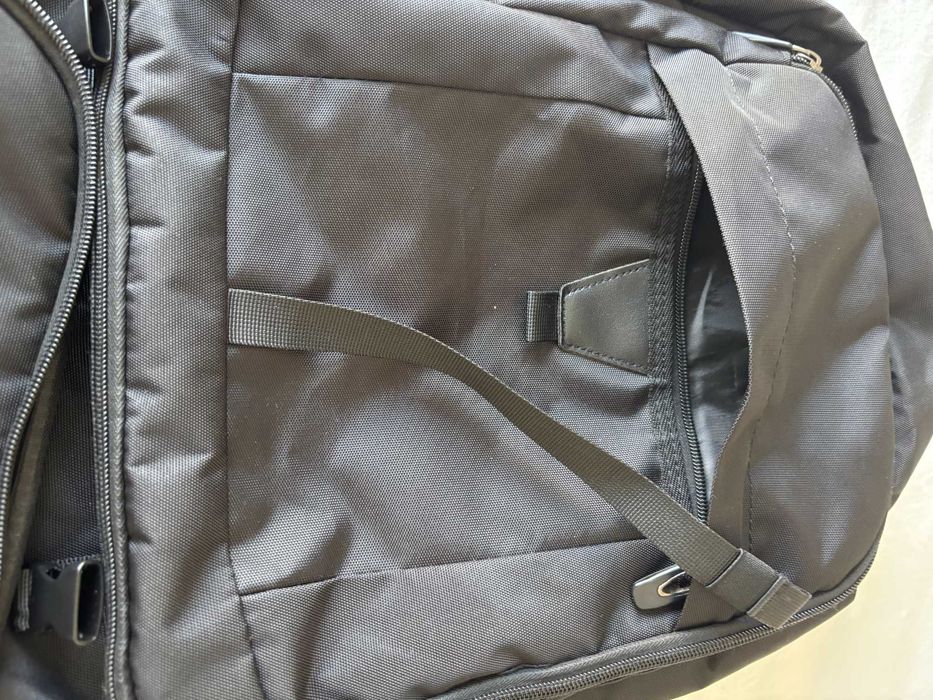 Mochila de viagem grande com USB, compartimento para portátil e para calçado
