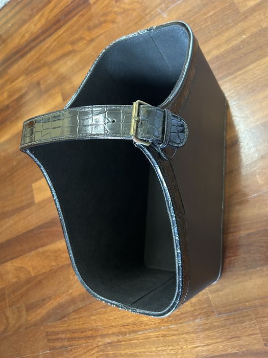 Porta-revistas em excelente estado.