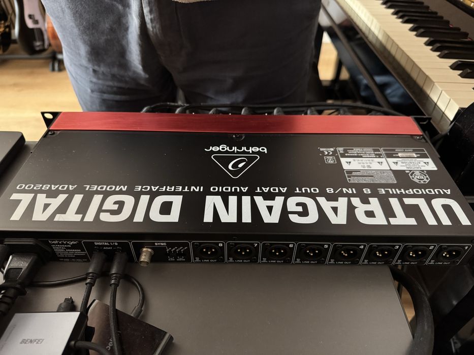 Behringer ADA8200