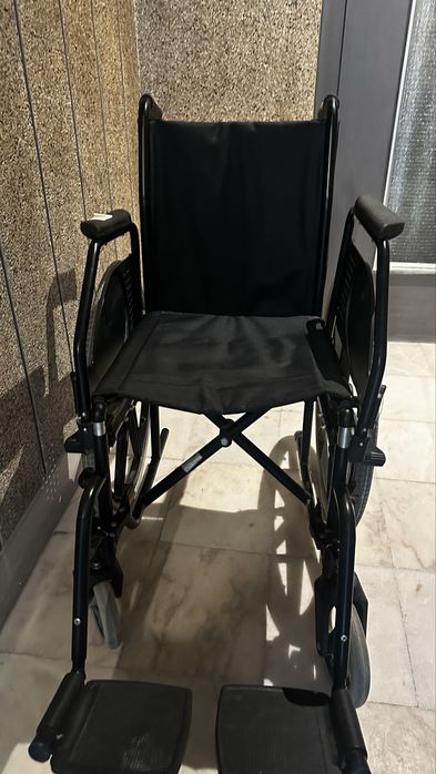 Cadeira de rodas - robusta mas leve