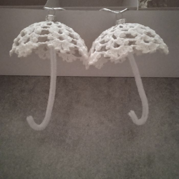 Piękne parasolki z bawełnianych nici