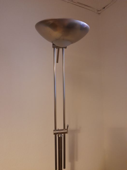 Candeeiro de pé alto "Gillamp"