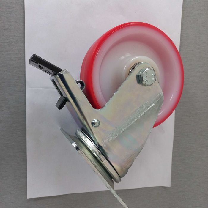 Koła poliamidowo-poliuretanowe, w obudowach skętnych z hamulcem