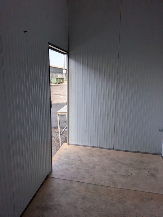 Anexo em PVC c/ base em madeira 4m x 2m x 3m