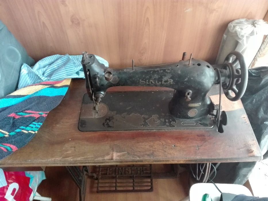 Máquina de Costura Antiga SINGER