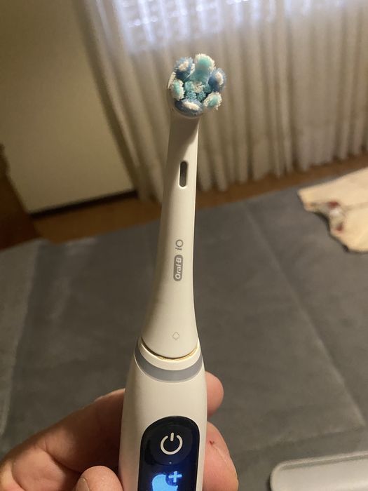 Escova de dentes  oral B io como nova
