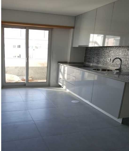 Apartamento T2 em fase final de remodelação em Almada — Almada, Cova Da Piedade, Pragal E Cacilhas, Setúbal