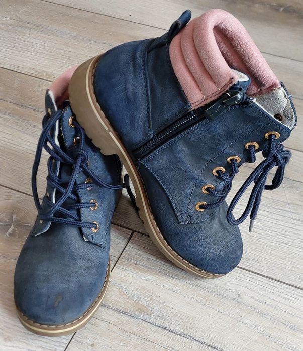 Sprzedam jesienne kozaczki 33