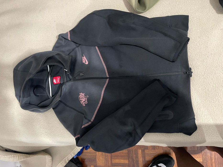 Nike tech X Syna World