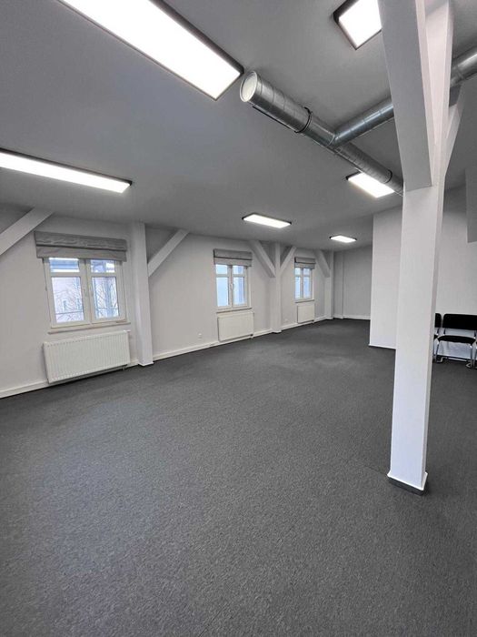 Duży lokal open space połączony z innymi