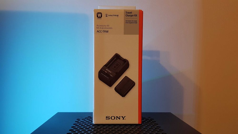 SONY ACC-TRW ZESTAW - ładowarka + akumulator NP-FW50