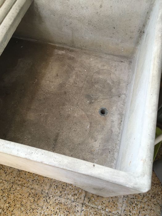 Tanque de lavar a roupa em betão