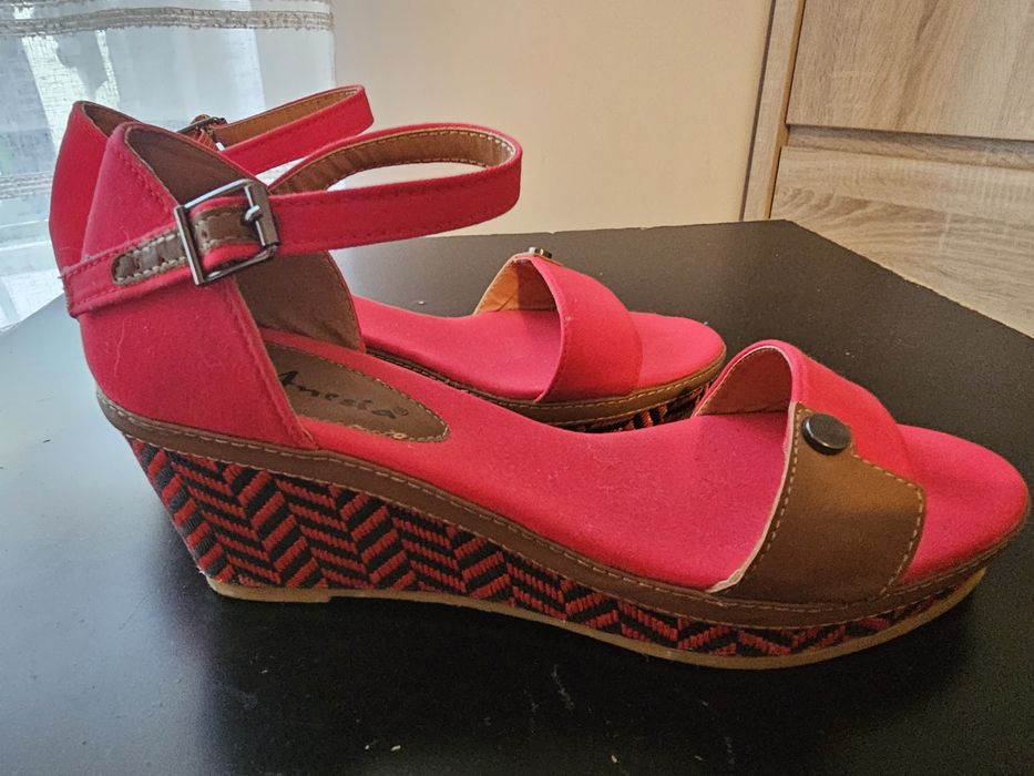 Czerwone sandały
