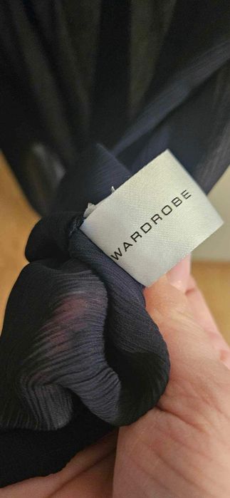 Bluzka mgiełka czarna z ozdobną aplikacją wardrobe 16 XXL