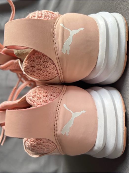 Продам кросівки красивий колір