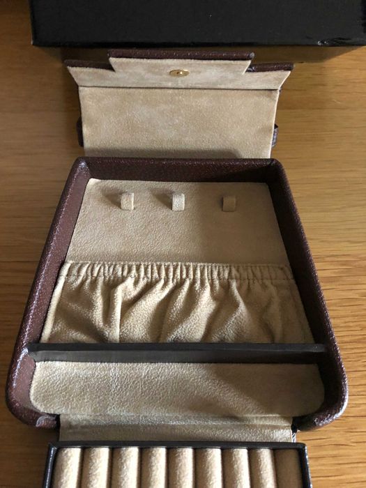 Guarda jóias em pele castanho NOVO