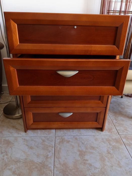 Mesa cabeceira/Camiseiro