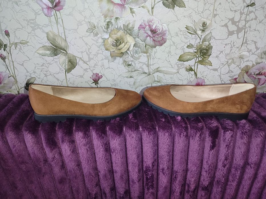 Продам новые туфли р. 37.