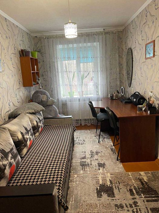 У Центрі селища Буди шикарна 3 кімн. квартира з капітальним ремонтом.