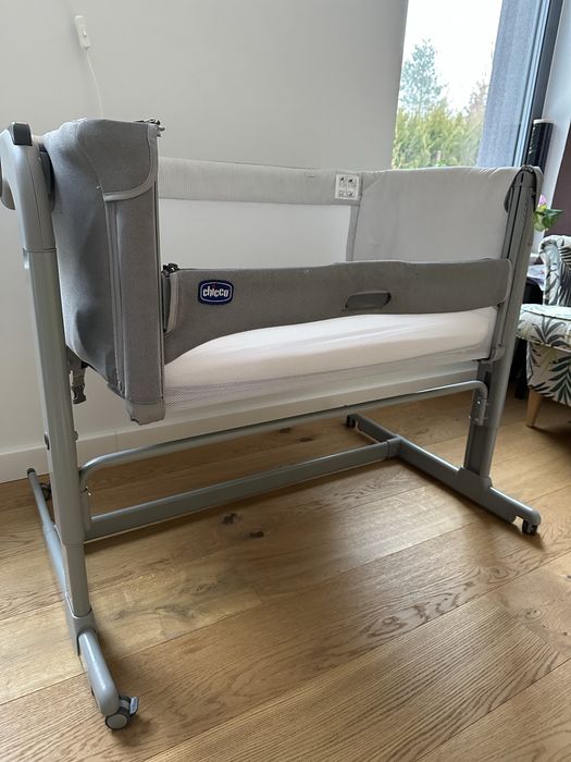 Łóżeczko Chicco Next2Me  ( Next to me ) Magic karuzela gratis
