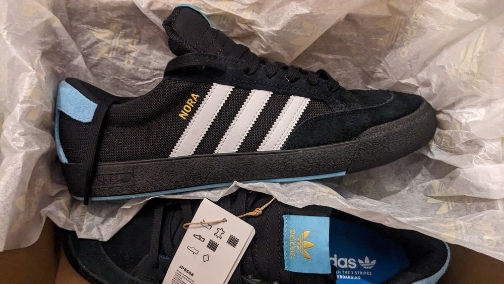 Adidas Nora 44(9 1/2)