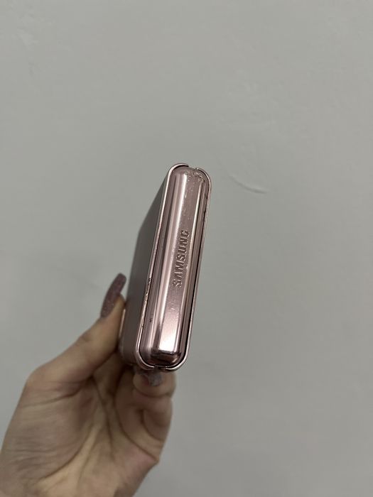 Телефон Samsung Galaxy Flip Z 8/128gb