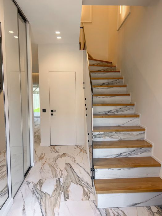 Продаж сучасного та затишного котеджу