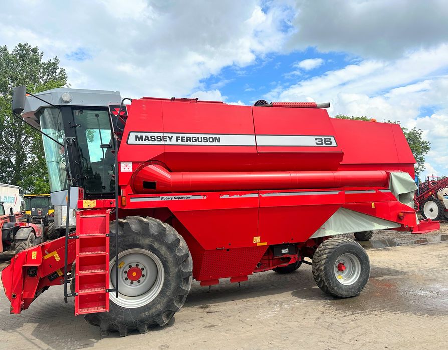 Kombajn zbożowy Massey Ferguson 36 RS heder Power Flow 5.5m na wózku