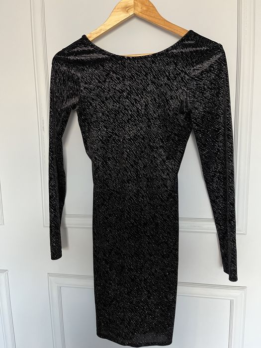 Czarna dopasowana sukienka sylwester karnawal srebrna