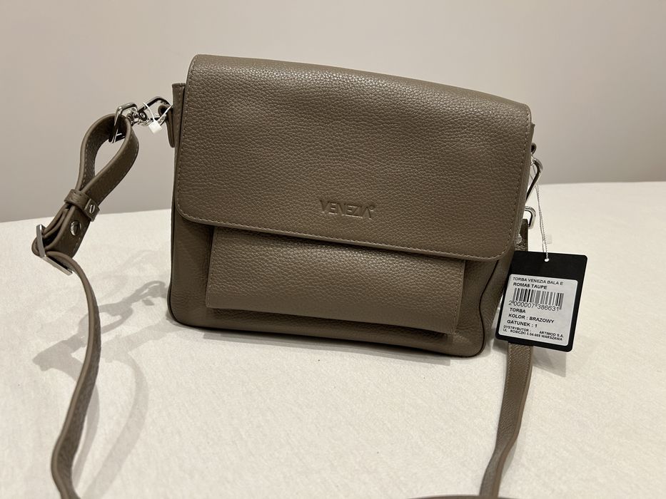 Listonoszka z groszkowej skóry