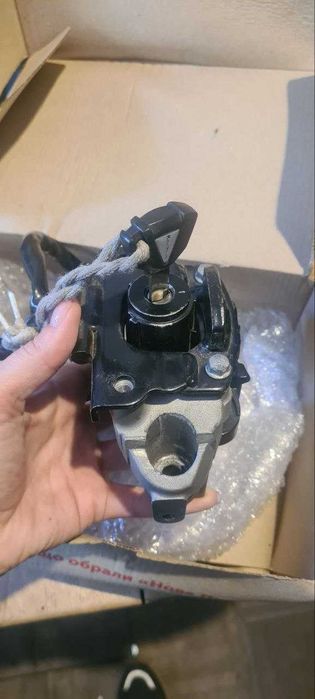 Продам замок зажигания+крышка бака Kawasaki