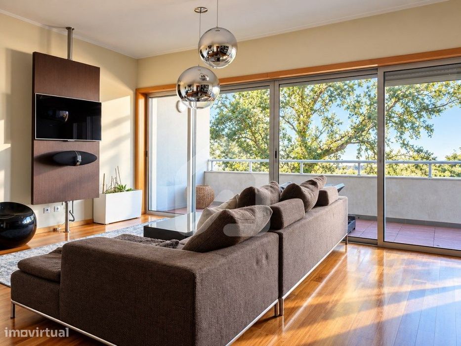 Apartamento T2 - Mobilado com 2 Lugares de Garagem